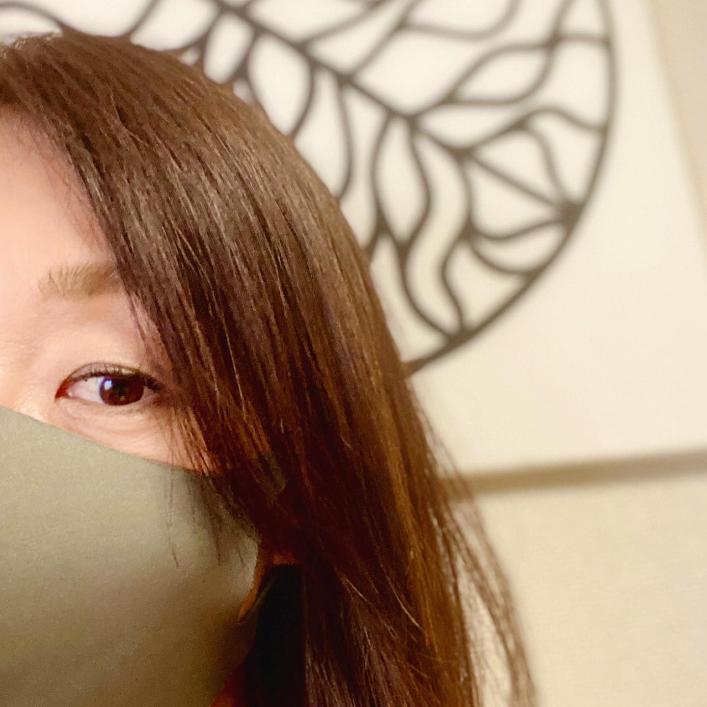 パステルカラーが多めだったのと、なかなか大人サイズの在庫がなかったのとで、イオンに行っても買えなかったパステルマスクですが、少し前に覗いてみるといつの間にやら大量入荷。まだしばらくは暑いだろうとカーキを1袋購入しました。オータムタイプの私には安心の色味。なんと言ってもお手頃価格が助かります。#パステルマスク#カーキ#パーソナルカラー#パーソナルカラーオータム #イオン#淡路島#淡路島カラーサロン#淡路島カラー#studioprism