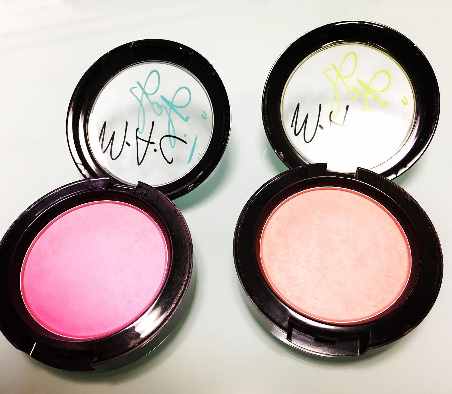 右が好きか、左が好きか。右が似合うのか、左が似合うのか。答えが見つかる講座が月曜日にあります(^^)パーソナルカラー講座〜メイク実践編9月14日(月)10:00〜ウェルネスパーク五色 夢工房お申し込みは前日まで、0799-33-1540にお願いいたします。#パーソナルカラー#パーソナルカラーメイク#ウェルネスパーク五色 #淡路島 #淡路島カラーサロン#淡路島カラー#淡路島メイク#似合う色 #似合う色のメイク#メイク講座