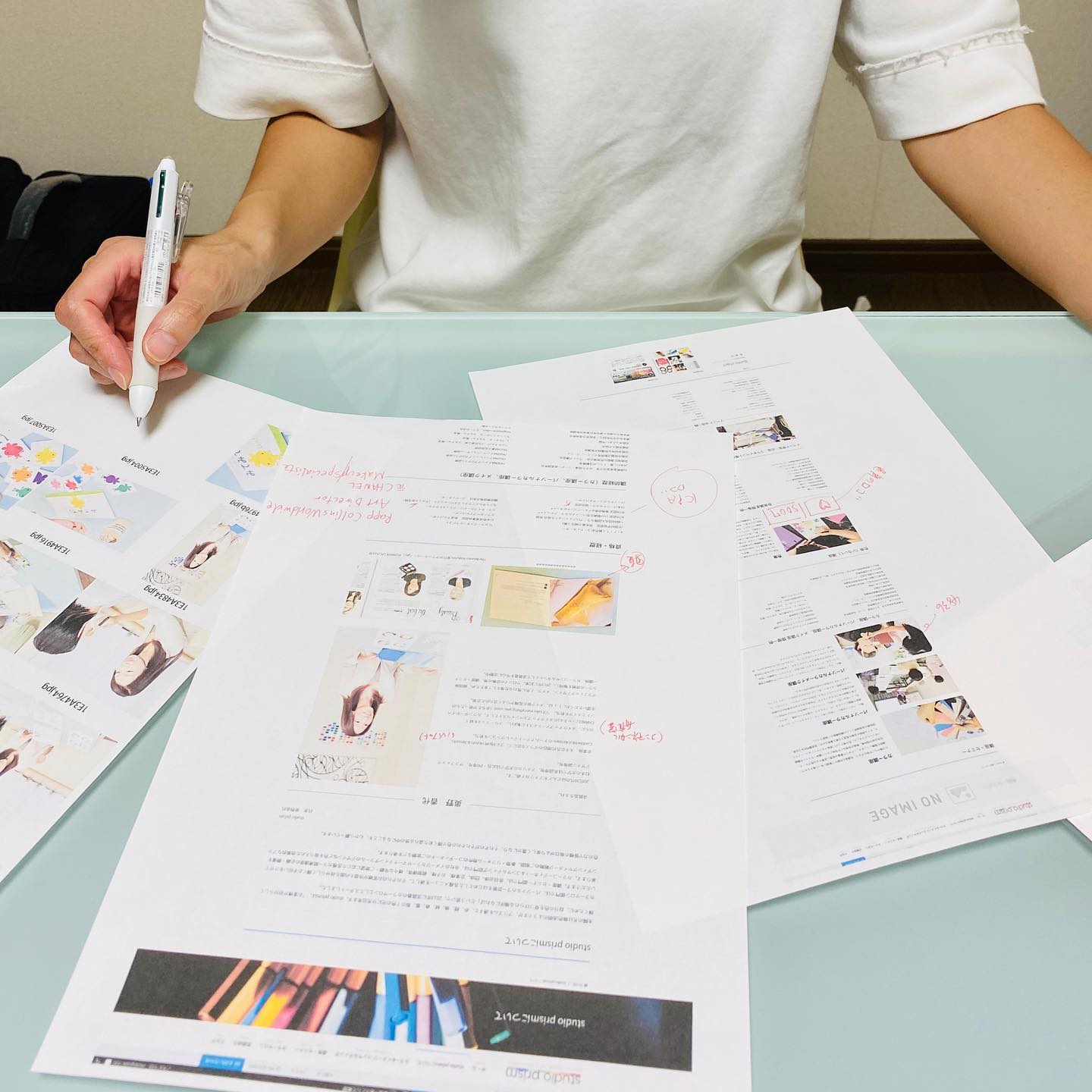 今日はホームページのデザインを依頼しているこっしーさんと何度目かの打ち合わせ。結構なボリュームなのでなかなかの大仕事になっていますが、ゴールが見えてきました。先月撮影していただいた写真のどれをどこで使うか。今のままの構成で行くのか。などなど。私が気が付かない事を提案してくれるのでとても助かっています(^^)あともう一踏ん張りです。#淡路島カラーサロン#淡路島カラーコーディネート#淡路島カラーコンサルティング#カラーコンサルティング#カラーコーディネート#パーソナルカラー#淡路島#studioprism#こっしー#ホームページデザイン#こっしーホームページデザイン#打ち合わせ#ホームページ作成中#ホームページ作成中です#ホームページ作成中にてお楽しみに