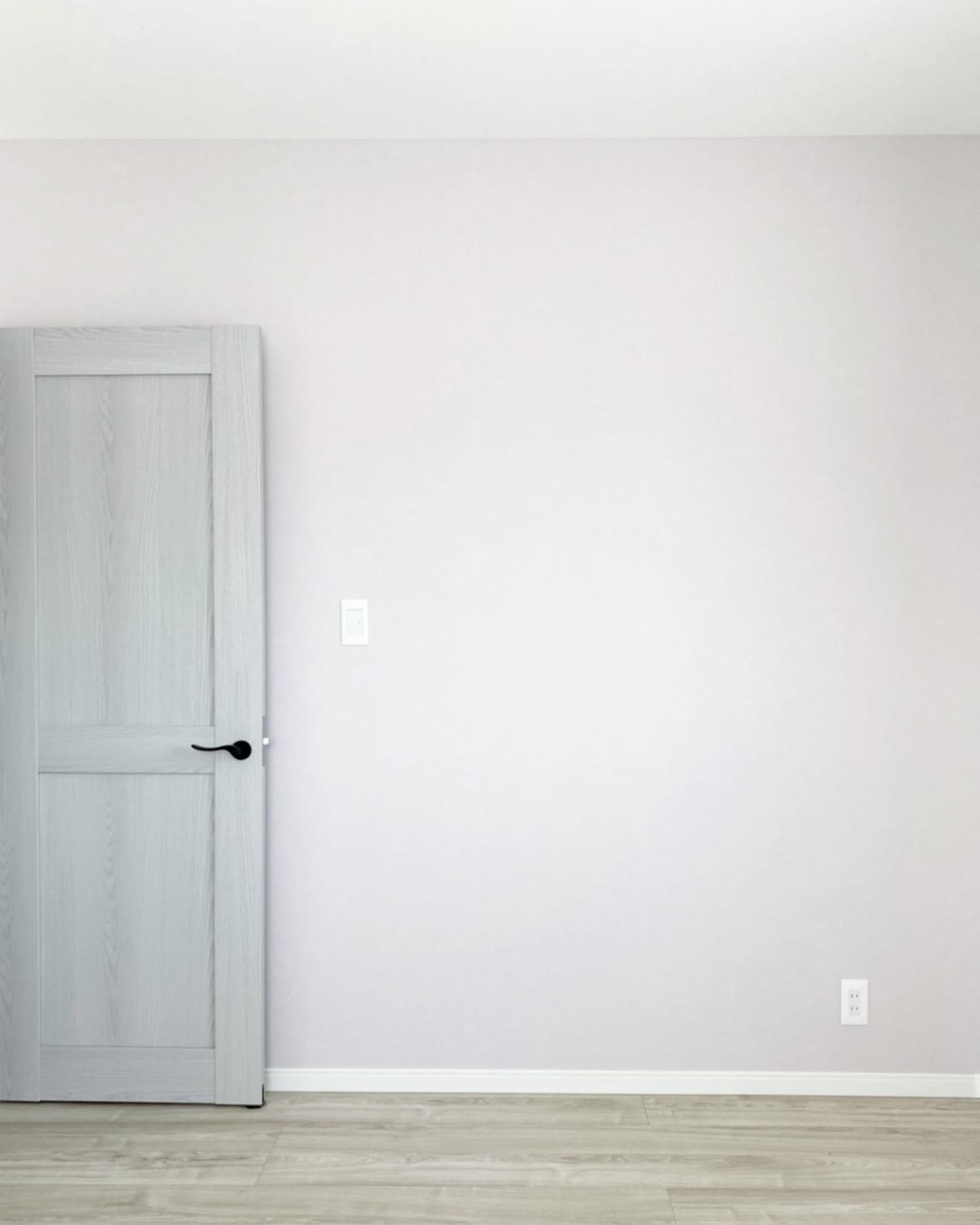 おうちのコーディネートで床や建具など木材の色はとても重要です。クロスやカーテンと違い最初の方で決めないといけないものですが、クロスやカーテンも含めたおうち全体のイメージや使いたい色味、色のトーンを踏まえて選ばないと後々困ることになりかねません。だからもし、どうしても使いたいお気に入りのクロスがあるのなら、その部屋の床や建具の色は、そのクロスに合うものを選んでおくのが賢明です。家が建って部屋に入ったら壁だけを見ることはないからです。お気に入りのクロスが一緒に視界に入る床や建具と綺麗に調和している方が心地いいですよね。なんだか難しそう、という方。私はそういうの得意です(^^)#おうちコーディネート#住宅コーディネート#家づくり #カラーコーディネート#カラーコンサルティング#色 #色選び#色の調和#淡路島カラーサロン#淡路島カラー#studioprism#淡路島#クロス選び #クロスコーディネート#床 #床の色#床材#建具#建具の色 #カーテン #カーテン選び