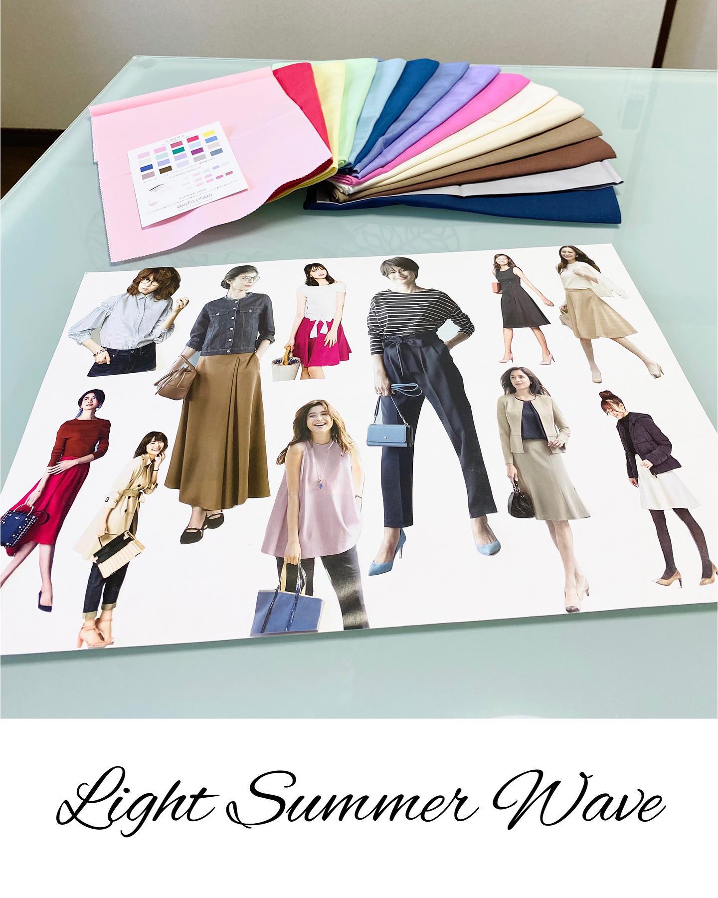 先日お越しいただいた双子姉妹さんのお姉さんのほう、Sさん。以前子育てセンターさんでパーソナルカラー講座をさせていただいた時に見学して下さっていたようで、ママ友さん達がドレープの色によってキレイに見えるのを目の当たりにして以来、ずっとサロンに来たいと思って下さっていたそうです。妹さんはウインターで、ご自身もそうだと思っていたSさん。色柄ものはあまり着ず、ベージュ、ホワイト、ネイビー、グレー、ブラック、の定番色を着ることが多かったそうです。診断結果はライトサマー。妹さんとブルーベースなのは同じですが、妹さんより明るめ、柔らかめの色がお似合いです。ピンクのベストカラーは桜色骨格タイプは同じウェーブで、似合う形や柄も似ています。普段お使いのメイクとは違う、スッキリしたブルーベースのメイクがとてもお似合いでしたこれからも姉妹でオシャレを楽しんで下さいね#パーソナルカラー#パーソナルカラー診断#15分類進化型パーソナルカラー #15分類進化型パーソナルカラー診断 #国際カラープロフェッショナル協会#骨格診断#パーソナルカラー淡路島#パーソナルカラー神戸#パーソナルカラー徳島#骨格診断淡路島#淡路島#淡路市#洲本市#南あわじ市#淡路島カラー#淡路島カラーサロン#studioprism#似合う色#似合う服#ブルーベース#ウェーブタイプ #パーソナルカラーサマー #パーソナルカラー#パーソナルカラー診断#15分類進化型パーソナルカラー #15分類進化型パーソナルカラー診断 #国際カラープロフェッショナル協会#骨格診断#パーソナルカラー淡路島#パーソナルカラー神戸#パーソナルカラー徳島#骨格診断淡路島#淡路島#淡路市#洲本市#南あわじ市#淡路島カラー#淡路島カラーサロン#studioprism#似合う色#似合う服#桜色