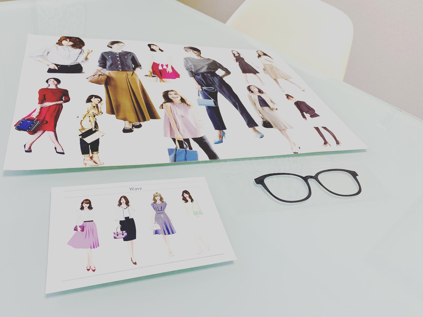 骨格・イメージコンサルティングのお客様。以前ウェルネスパーク五色の夢工房でパーソナルカラー講座を受講して下さったT様がサロンに来て下さいました。骨格タイプはウェーブ。ラインや形、柄もすべて曲線寄りがお似合いです。フェミニンなイメージの洋服はご自身でもお似合いかな？と思われているようですが、カッコいい感じにも憧れるということでした。顔の印象で言うと私とちょうど真逆な感じで、今思えば安室ちゃんに少し似ているような♬ウェーブさんでもウエストマークやパンツの丈、デコルテ周りのデザインなど、ポイントを押さえればカッコいい感じのファッションも似合います。アフターフォローでしっかりお伝えしたいと思います#骨格診断#骨格ウェーブ #骨格診断淡路島#イメージコンサルティング#studioprism#似合う服