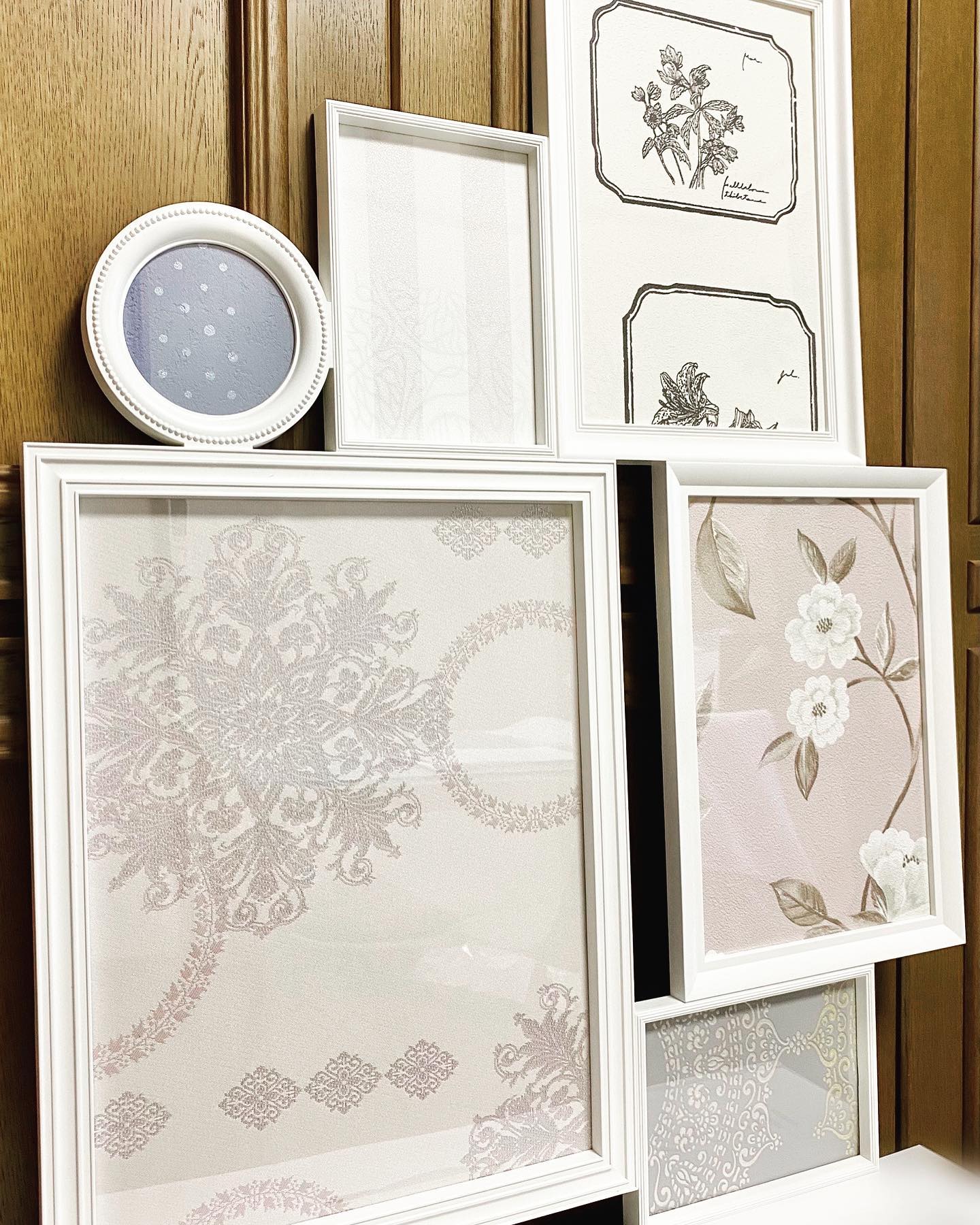 手持ちのカーテンやクロスのサンプルで、お客様のリビングのカフェスペース用に自作したウォールデコレーション。リビング+続きの和室の家具や小物のカラー、イメージ、何よりお客様のお好みのテイストで仕上げました。喜んでいただけて何よりでした#ikeaフレーム #ikea購入品 #ウォールデコレーション #クロスサンプル活用法 #インテリアコーディネート #インテリアデコレーション#カラーコーディネート#カラーコンサルティング#淡路島#淡路島カラー#studioprism