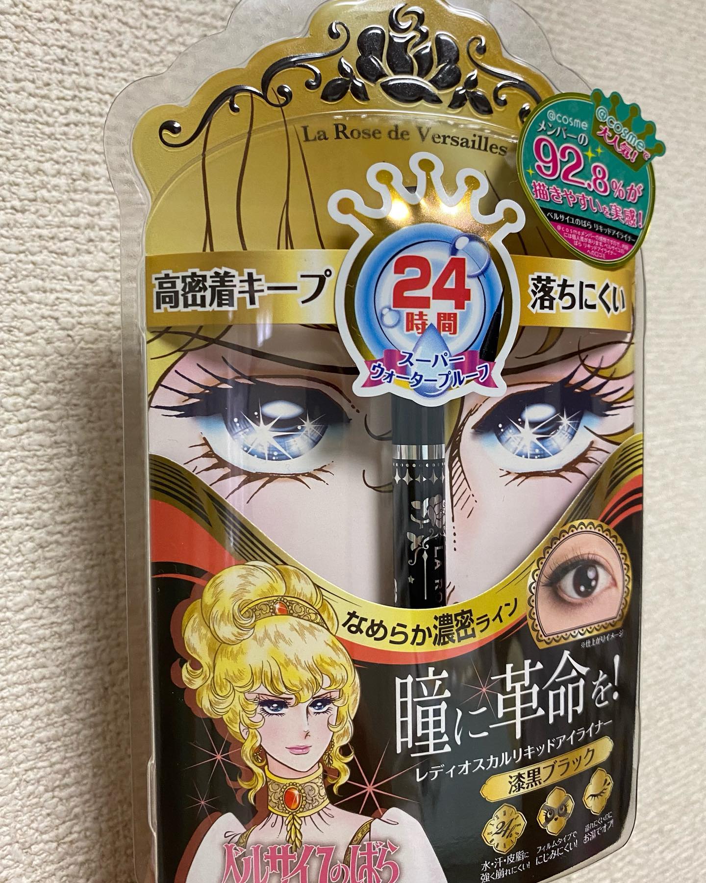 長年愛用していたけど廃盤になったケイトのフェルトペンタイプのアイライナー、アイシルエットマーカー。ストックしていた最後の1本も、いよいよどう頑張っても色が出なくなり、久しぶりに他のアイライナーを探さなくてはいけなくなりました。私のアイライナー選びでの優先ポイントは、1. 毛先がバラつかずコシがあるフェルトペンタイプ2. まつ毛のキワの隙間が埋めやすいもの3. ウォータープルーフかつお湯でオフ出来るもの4. 色素沈着しないもの5. 軸が細すぎないもの昨日ドラッグストアでアイライナーをじっくり物色　笑　緊急事態宣言が解除され、化粧品のテスター使用の規制も暖和されたようですね！迷いましたが、「描きやすい」という口コミが多いという、ベルサイユのばらシリーズの漆黒ブラックを試してみることにしました。確かにキワにも描きやすいかも。しばらく使ってみます#アイライナー #アイライナーリキッド #ベルサイユのばらリキッドアイライナー #お気に入りアイライナー探し#描きやすいアイライナー #パーソナルカラー#パーソナルカラーメイク#パーソナルカラー淡路島#studioprism