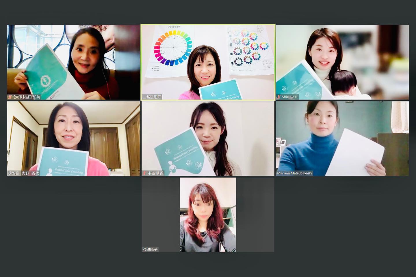 今日は所属するICPA（国際カラープロフェッショナル協会）の勉強会に参加しました。パーソナルカラーやイメージコンサルティングなどの知識のアップデートやお仕事に役立つ情報の共有、会員間の交流や近況報告などのため、定期的に勉強会や交流会が開催されています。最近は対面よりオンラインが多いのですが、遠方の方のお顔が見られるプラスもあったり️今日は途中でICPAの15分類進化型パーソナルカラー診断システムのマニアックな話に。色彩学を取り入れたシステムだから深〜い話になってしまうのです　笑#国際カラープロフェッショナル協会 #15分類進化型パーソナルカラー #色彩学 #カラー #パーソナルカラー#studioprism#淡路島studioprism