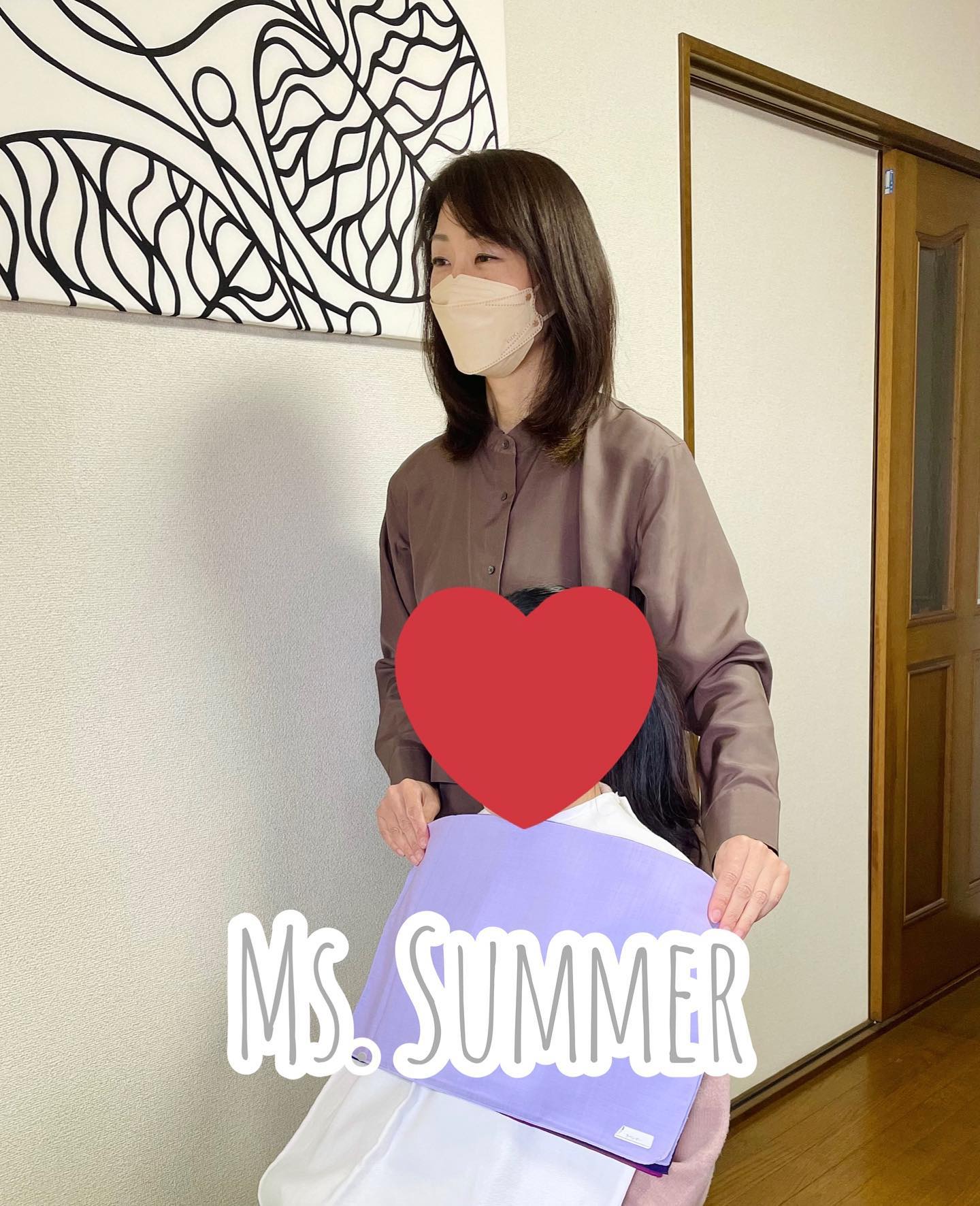 今日は午前午後合わせて15名のカラー診断をさせていただきました午前中は南あわじの子育て学習・支援センター(ゆめるんセンター)で、ママさん達の診断を。パーソナルカラーに興味のあるママさん達がたくさんいらっしゃったおかげで、最初のご依頼時は1回の予定が、2回、そして3回開催になったイベントです。早速来年度のご依頼もいただき、引き継ぎパーソナルカラーで子育てを頑張るママさん達の応援が出来るのが楽しみです午後は淡路島内の別の子育てセンターでお世話になっている先生の娘さんの診断を。結果はお母さんと同じくブルベ夏。ソフトなパステルカラーは肌の透明感がアップして特にお似合いでした!今日は風が強く寒い1日でしたが、春が近づくに連れて店頭に並ぶ色も明るくなって来ます。春夏物を買いに出かける前に、パーソナルカラー診断、おススメです#パーソナルカラー診断 #15分類進化型パーソナルカラー #子育て応援#ゆめるん #南あわじ市 #淡路市#洲本市#淡路島#パーソナルカラー診断淡路島#studioprism#淡路島studioprism